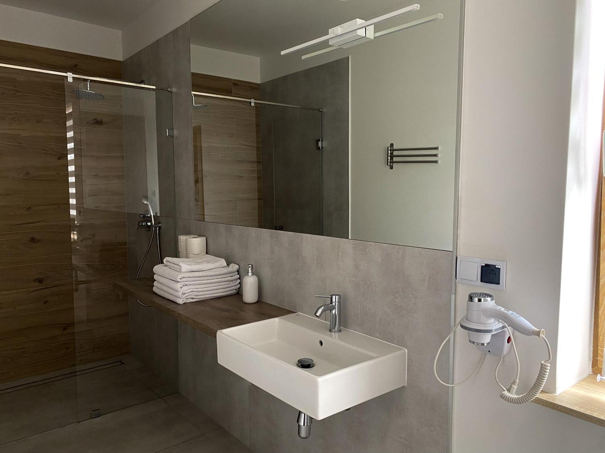 Tanie Noclegi Gliwice - Apartamenty Lowicka 28 Εξωτερικό φωτογραφία